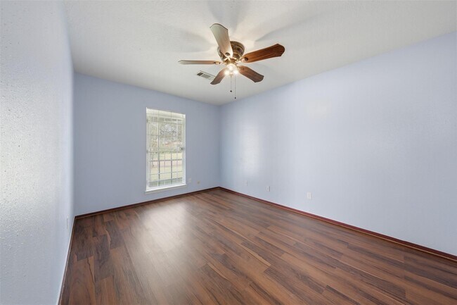 Building Photo - 7015 Pella Dr
