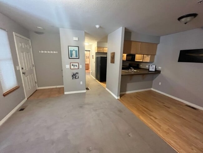Building Photo - 947 Laramie Blvd