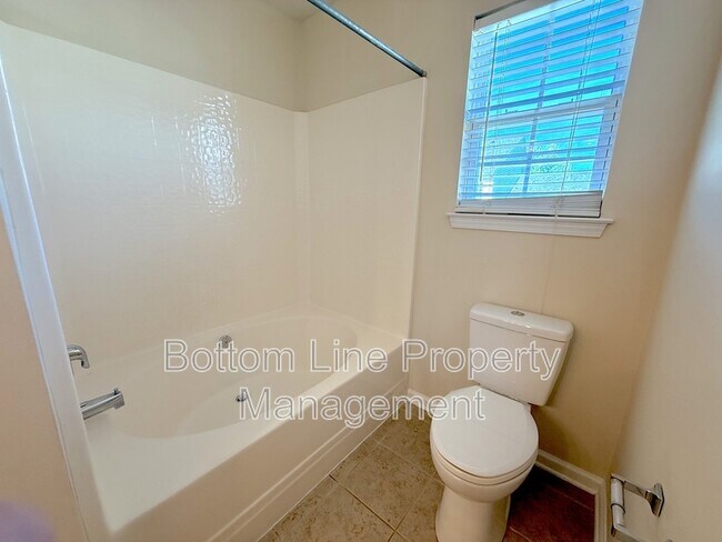 Building Photo - 13031 Bullock Greenway Blvd