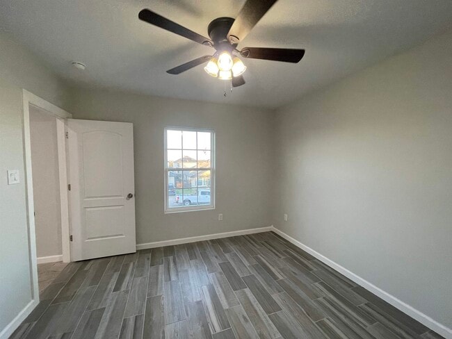 Building Photo - 5527 Conroe St
