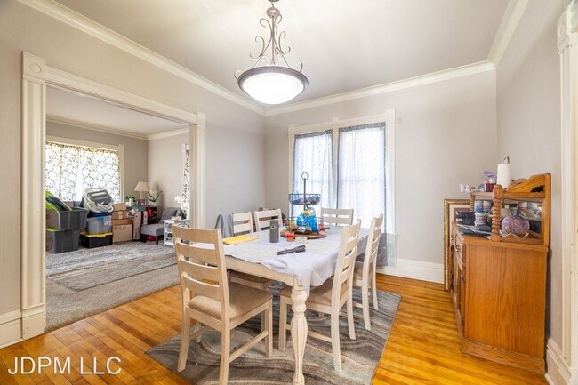 Building Photo - 5 br, 1 bath House - 233 W 11th Avenue