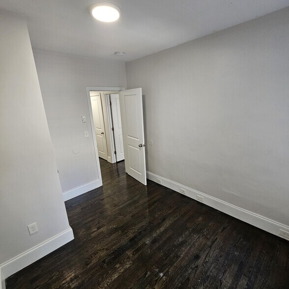 Building Photo - 10 Clearway St