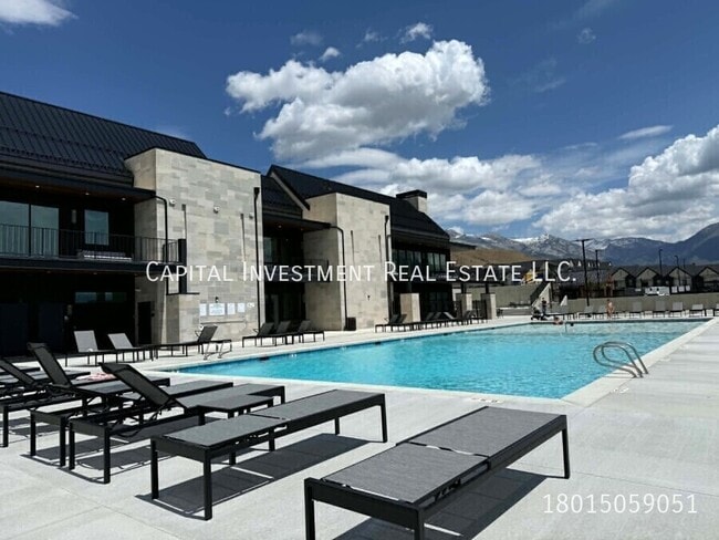 Building Photo - 4347 N 325 E