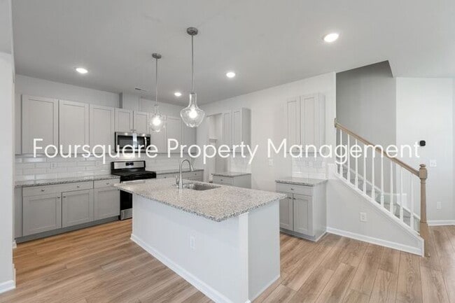 Building Photo - Bright 3-Bed 2.5-Bath End-Unit Townhome with Washer/ Dryer, Granite Kitchen & 2-Car Garage.Conven...