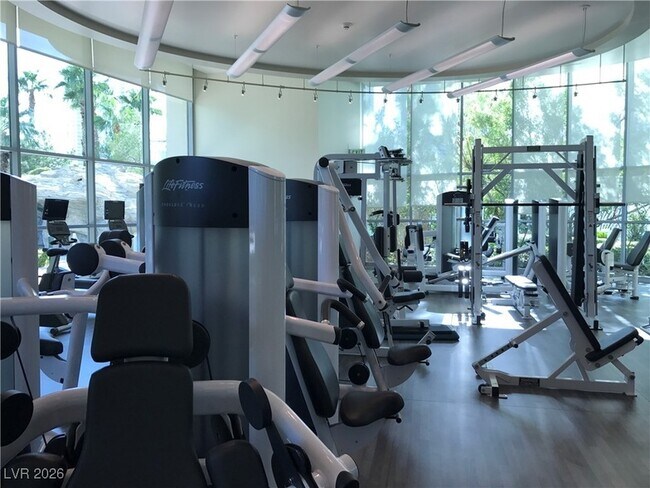 Building Photo - 322 E Karen Ave