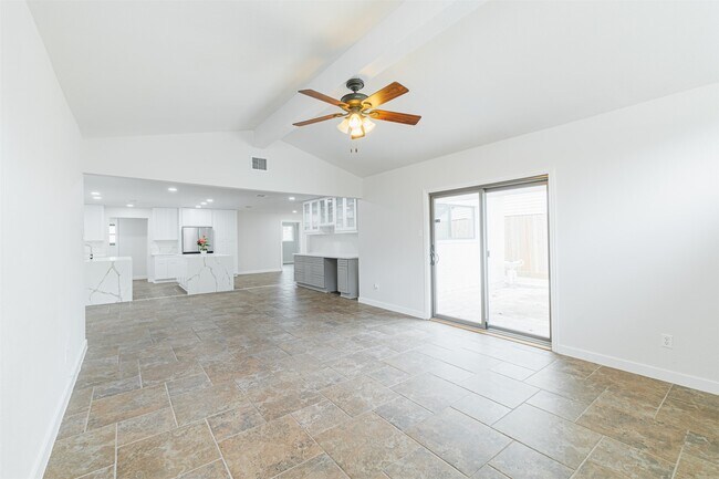 Building Photo - 10055 Larston St