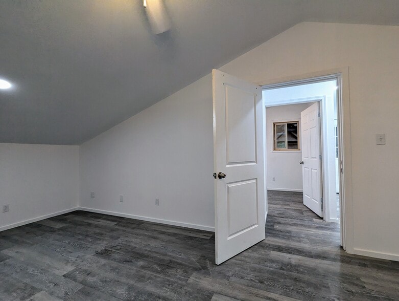 Building Photo - 1002 Pioneer Rd