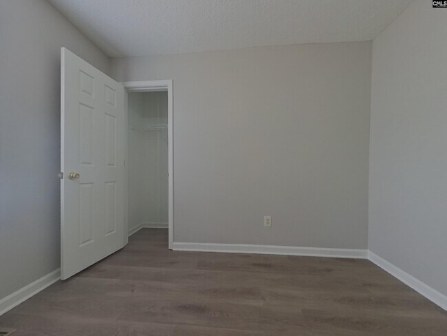 Building Photo - 105 Old Stone Rd