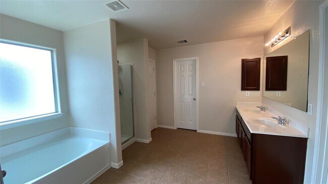 Building Photo - 21515 Kingston Terrace Ln