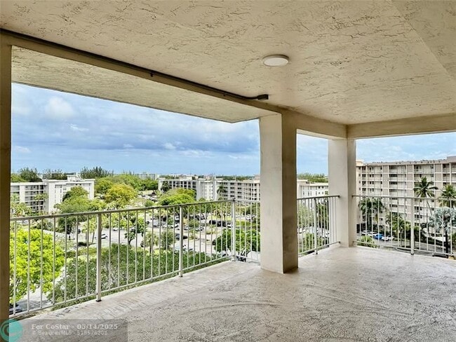 Building Photo - 2671 S Course Dr