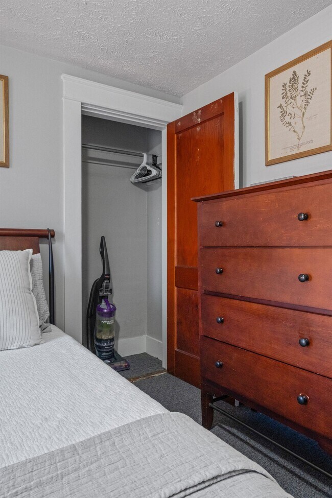 Building Photo - 65 S Elm St