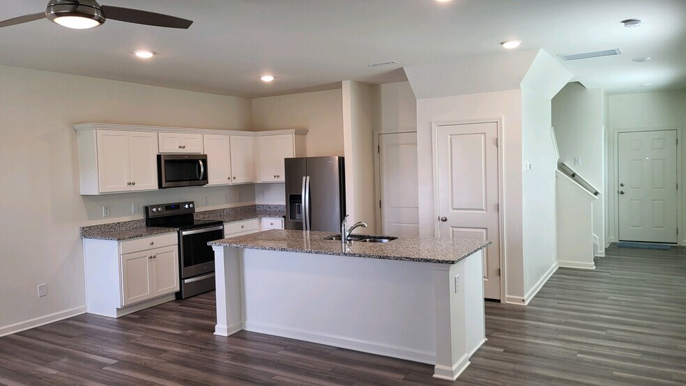 Kitchen - 3405 Walker Dr