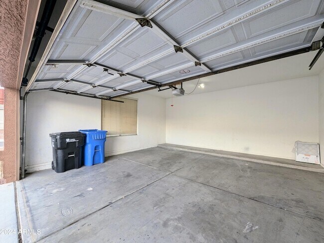 Building Photo - 1530 E Branham Ln
