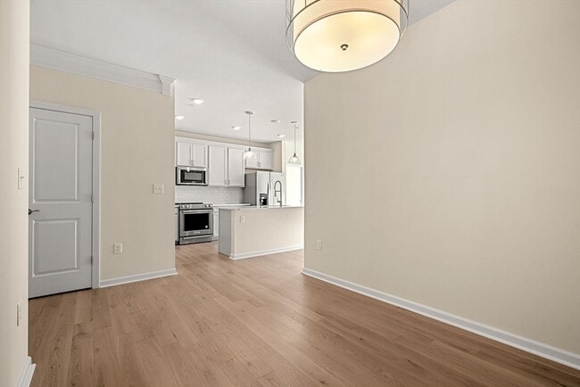 Building Photo - 2 Stratton Dr