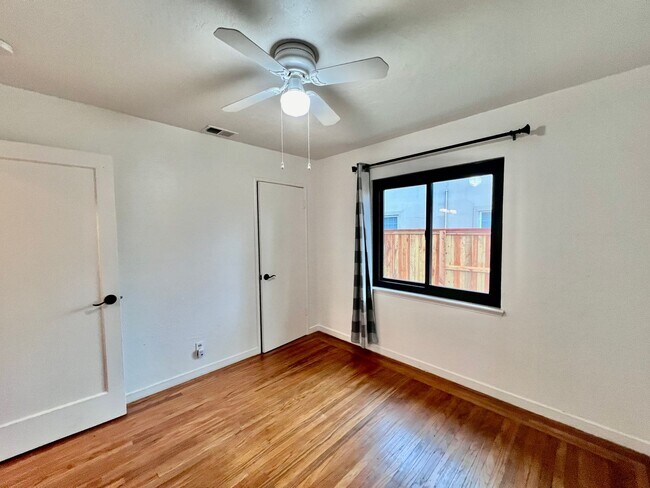 Building Photo - 3 Bed / 1.5 Bath | Thornwood Terrace Home ...