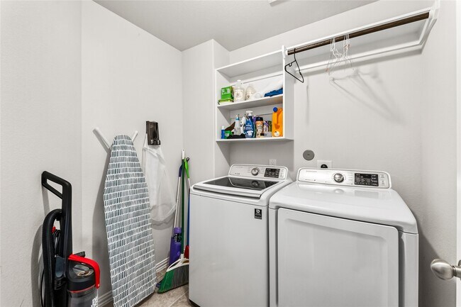 Building Photo - 32239 Cedar Crst Dr