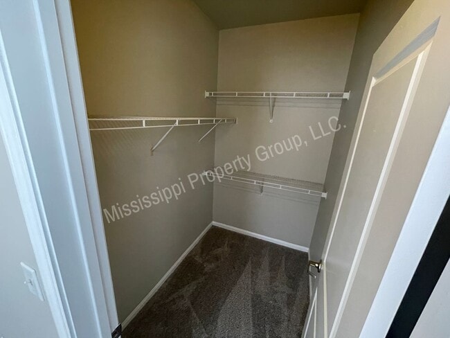 Building Photo - 3BD/3.5BA Available for Mid-August Move In