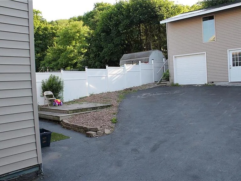 Building Photo - 222 Caroline Ave