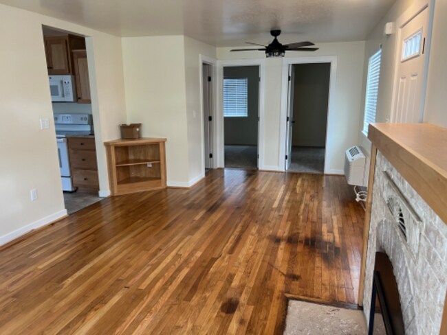 Building Photo - 31 Elm St