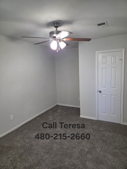 Building Photo - 4325 Chestnut Dr