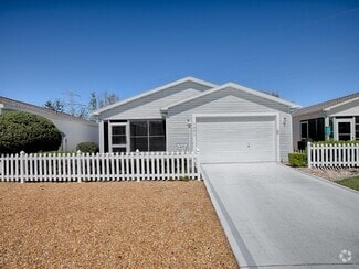 Building Photo - Charming 2BR/2BA Patio Villa in The Villag...