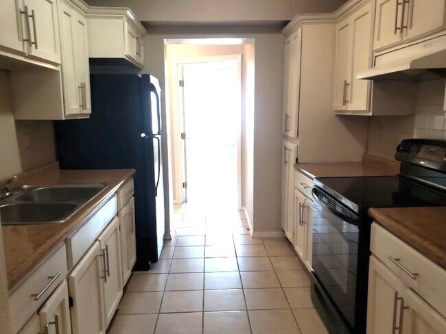 Building Photo - 4512 Arlen Ave