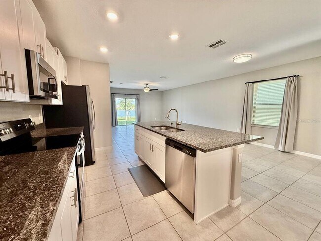 Building Photo - 1036 Royal Empress Dr