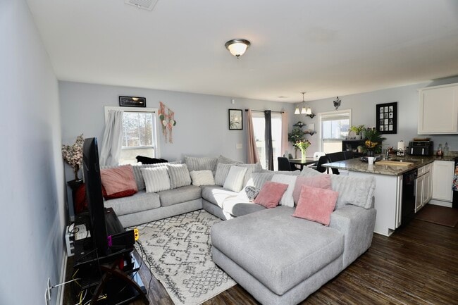 Building Photo - 1009 Providence Plantation Dr