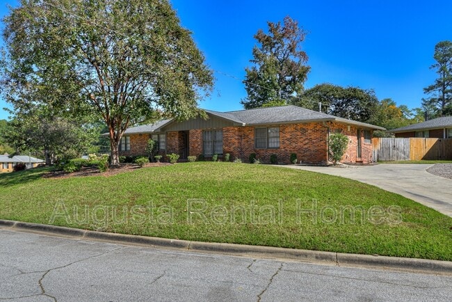 Building Photo - 3137 Edinburgh Dr