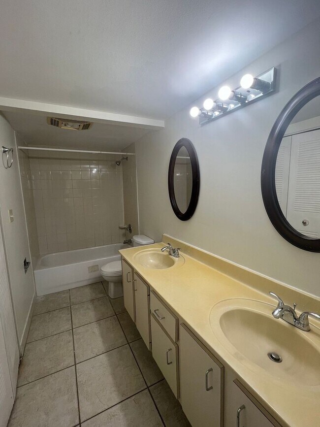 Building Photo - 4715
