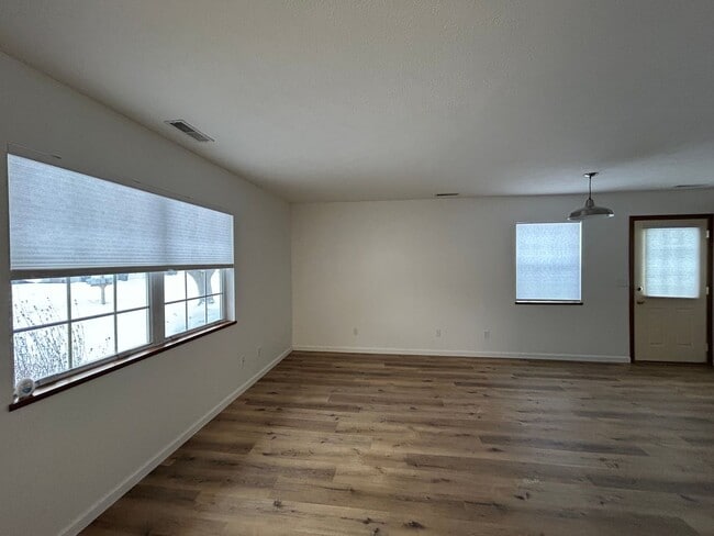 Building Photo - 917 N Clay St