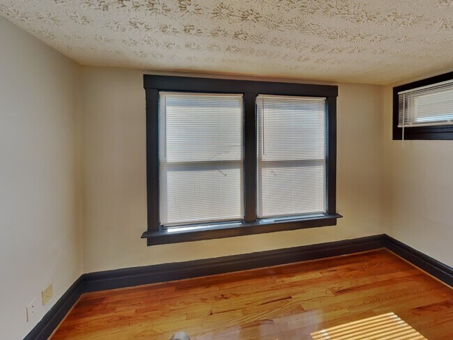 Building Photo - 286-288 E 16th Ave-288