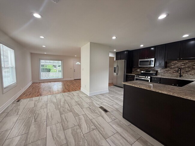 Building Photo - 542 Cherry Ln