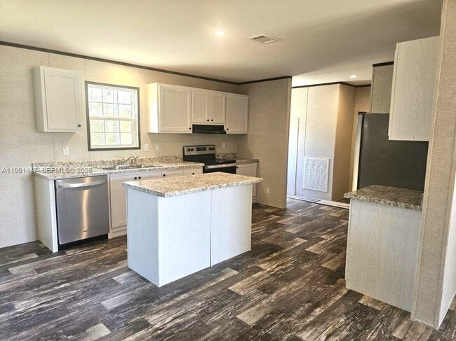 Building Photo - 881 Woodland Blvd