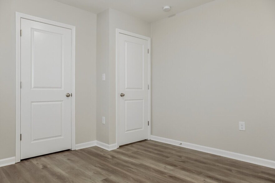 Building Photo - 1924 Eastway Dr