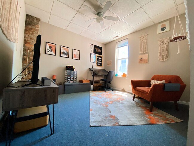 Building Photo - 2117 W Ohio St