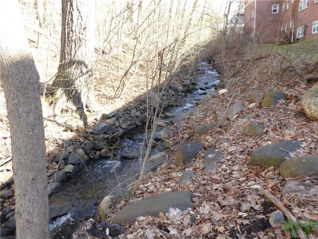 Building Photo - 140 N Broadway