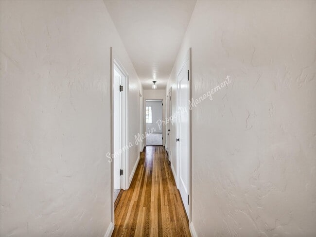Building Photo - Charming Mill Valley Home Available ~ Walk Downtown ~ Great Location