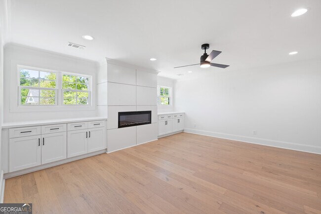 Building Photo - 1270 Glen Eagle Dr