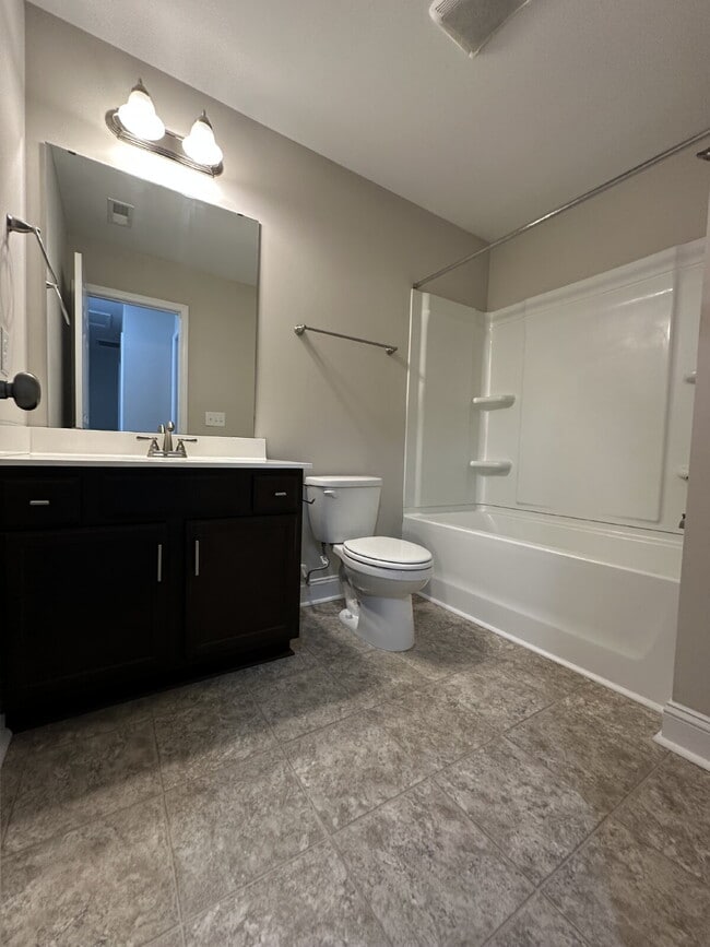 Building Photo - Beautiful 3 Bedroom, 2.5 Bath Home!