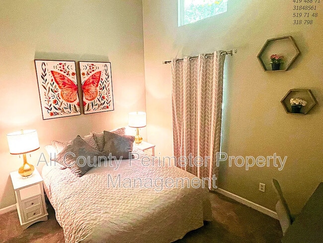 Building Photo - 837 Forrest Cir SE