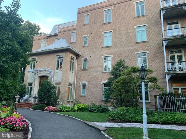 Building Photo - 414 Old Lancaster Rd