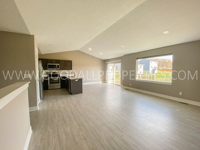 Building Photo - Must See this 4 Bedroom Walkout Ranch in Desoto