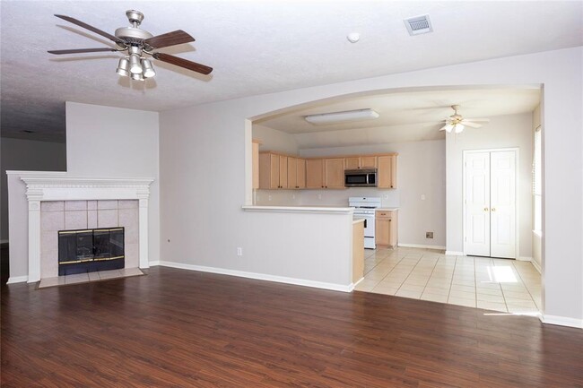Building Photo - 3915 Lauderwood Ln