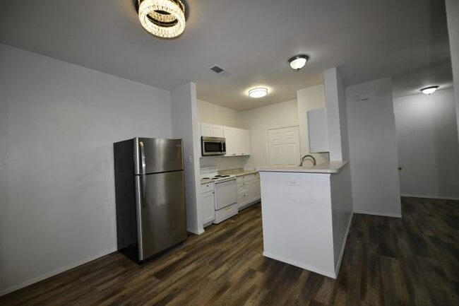 Building Photo - 1 bedroom in Plano TX 75093