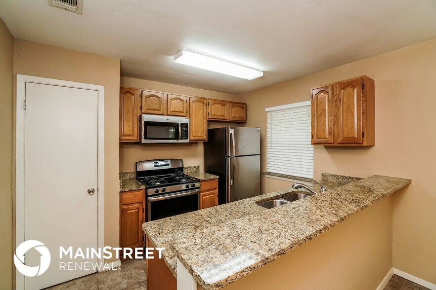 Building Photo - 110 Simler St