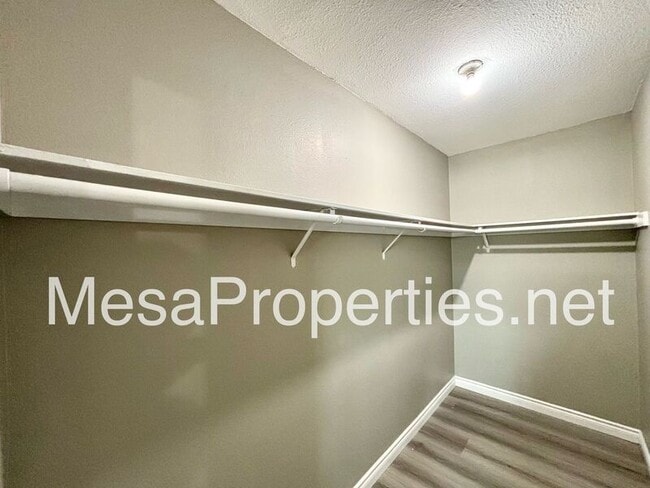 Building Photo - 1749 E Fairfield Ct