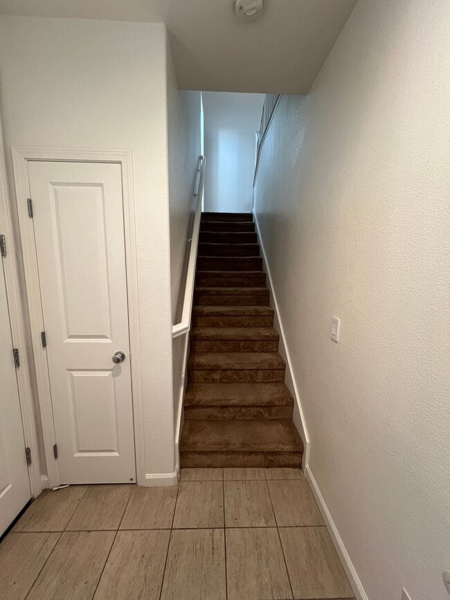 Building Photo - $4295-Beautiful Tri-level 3 Bed/2.5 Ba Townhome in Hampton Park/North San Jose