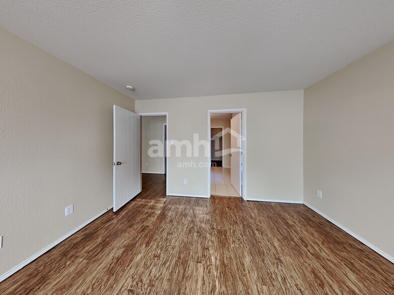 Building Photo - 7232 Lindentree Ln