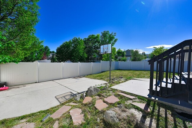 Building Photo - Beautiful Home in West Jordan!